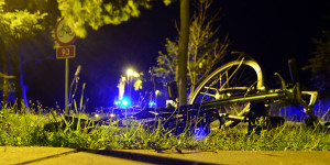 Rower na którym jechała kobieta upadł kilka metrów dalej. Foto: Wojciech Basałygo