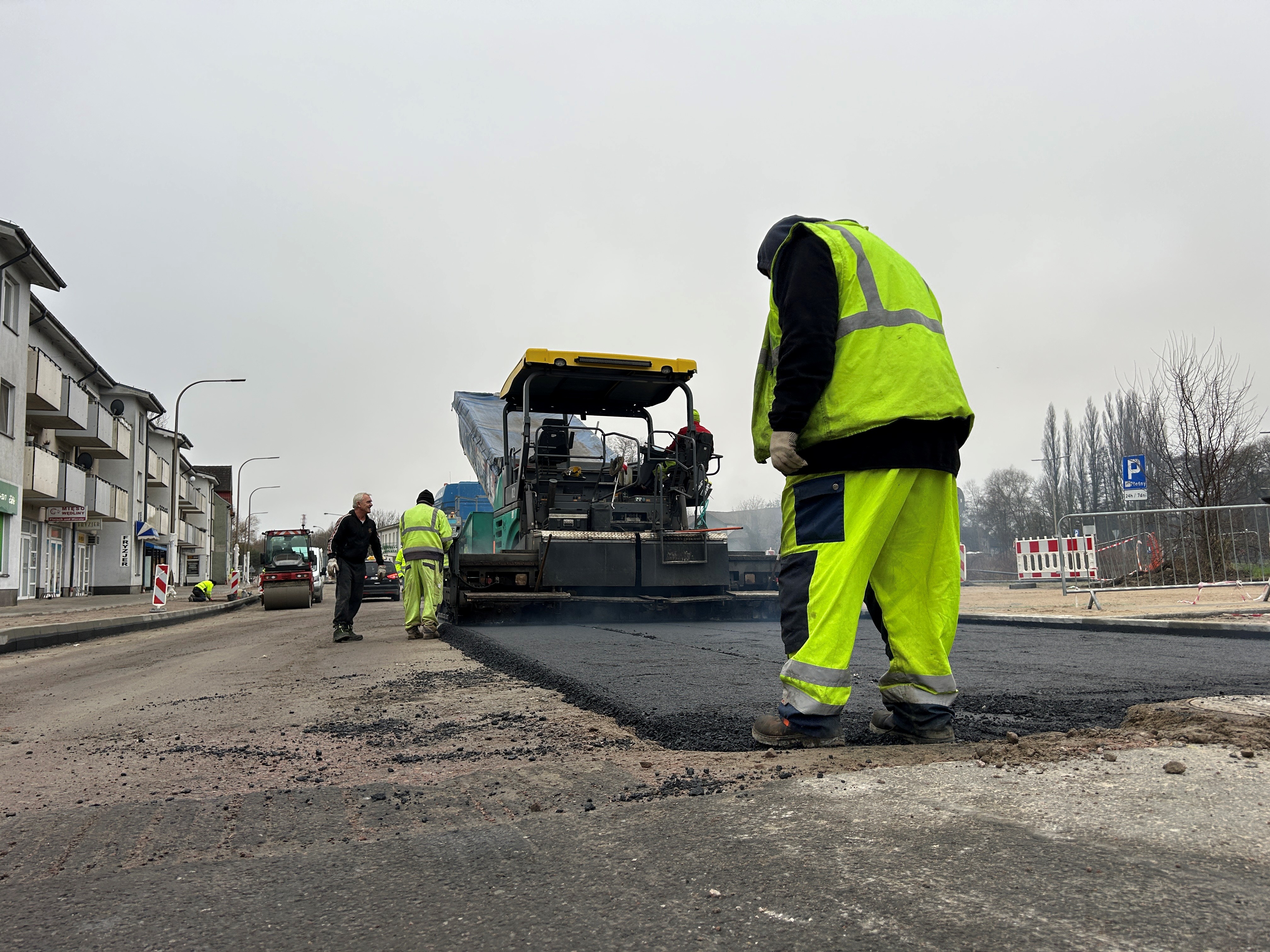 Utrudnienia na osiedlu Warszów. Będą kłaść asfalt
