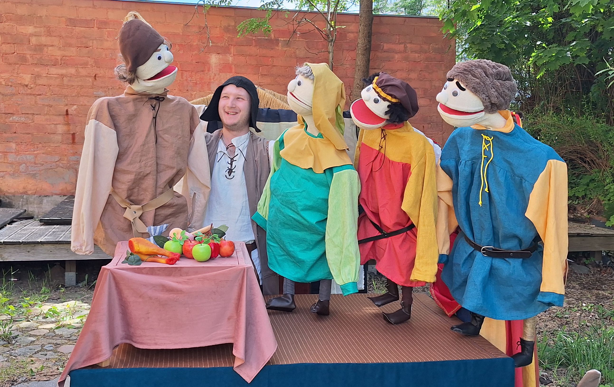 „Stoliczku, nakryj się!” – niezwykły spektakl dla całej rodziny