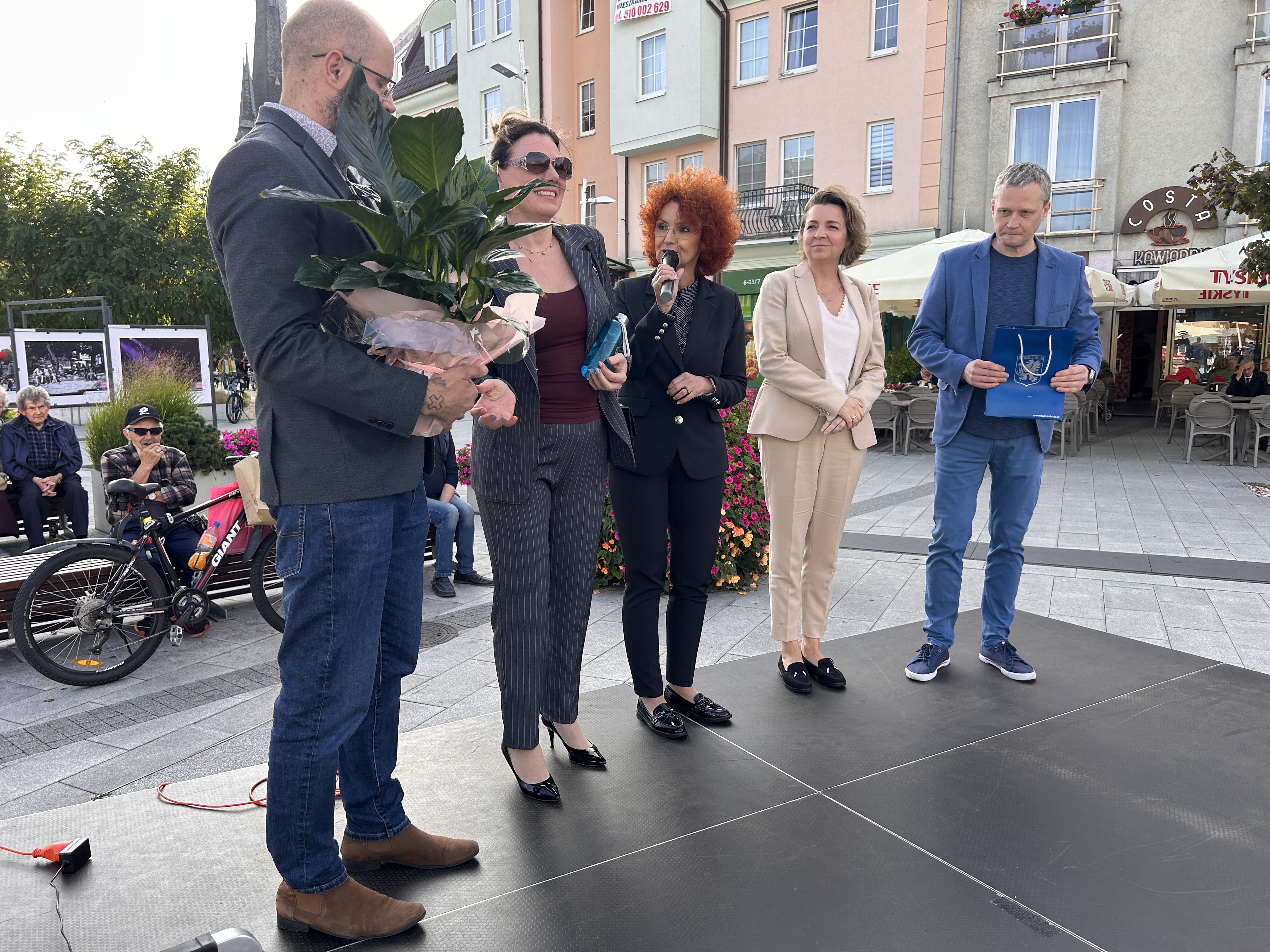 Świnoujski ZWiK świętuje 30-lecie. Na placu Wolności otwarto wystawę