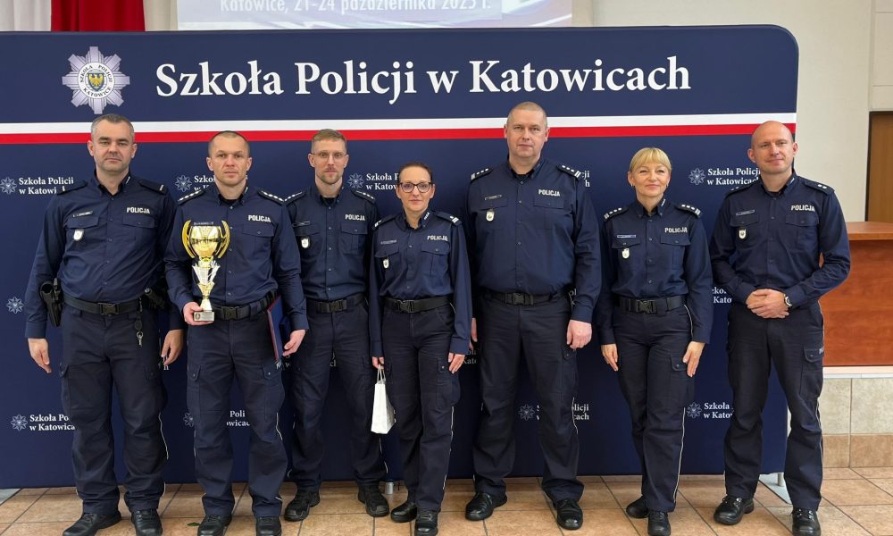 Świnoujski policjant wśród najlepszych w Polsce! Sukces asp. szt. Piotra Radzięty w finale „Dzielnicowy Roku 2025″