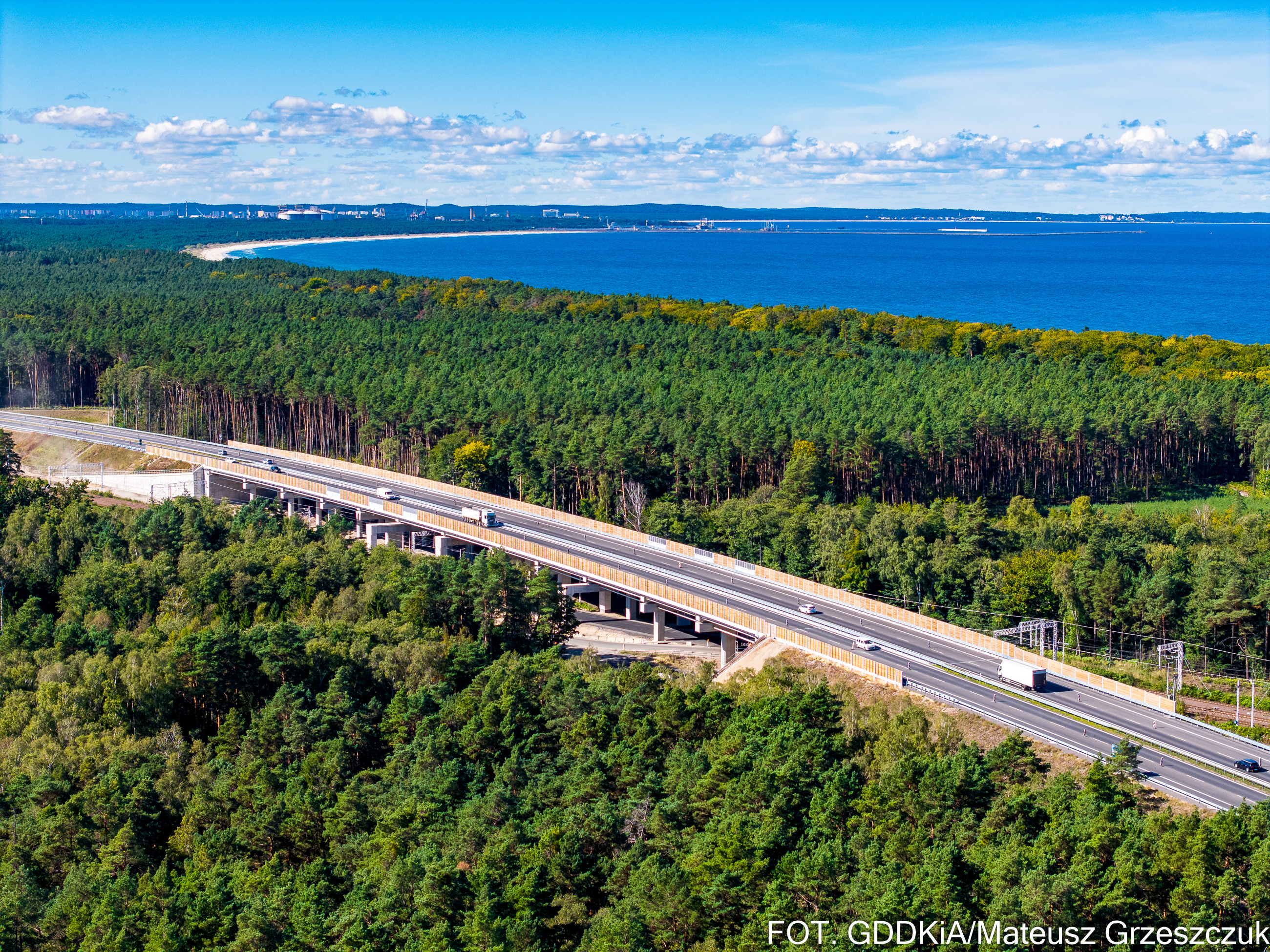 S3 połączyła Bałtyk z Sudetami. Od dziś kierowcy jadą od Świnoujścia aż do granicy z Czechami