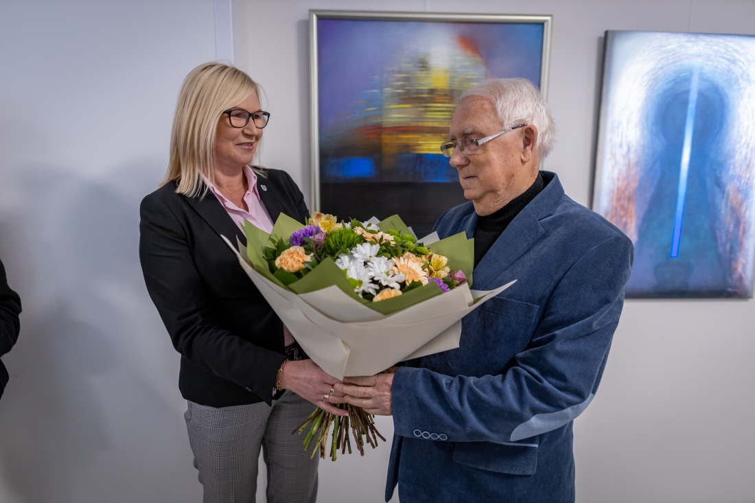 „W świecie idei” – wystawa prac Jana Bociągi. Wernisaż w Galerii M Urzędu Marszałkowskiego