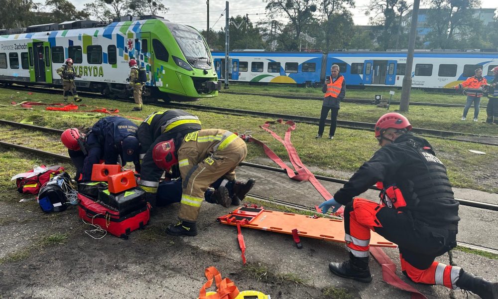 Ćwiczenia służb w POLREGIO: symulacja pożaru pociągu