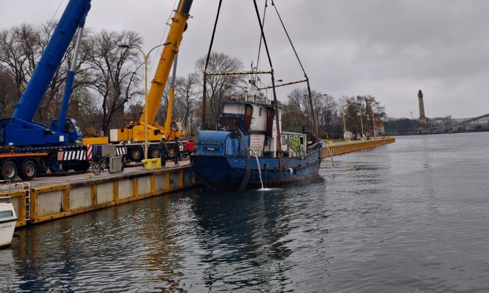 Sensacyjny finał akcji ratowniczej. Kuter nie zatonął przypadkowo?