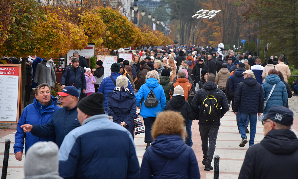 Tłumy w Świnoujściu. Długi weekend przyciągnął tysiące turystów nad morze