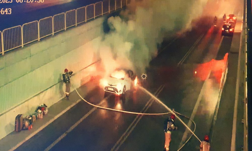 Pożar samochodu przed wjazdem do tunelu. Wprowadzono ruch wahadłowy