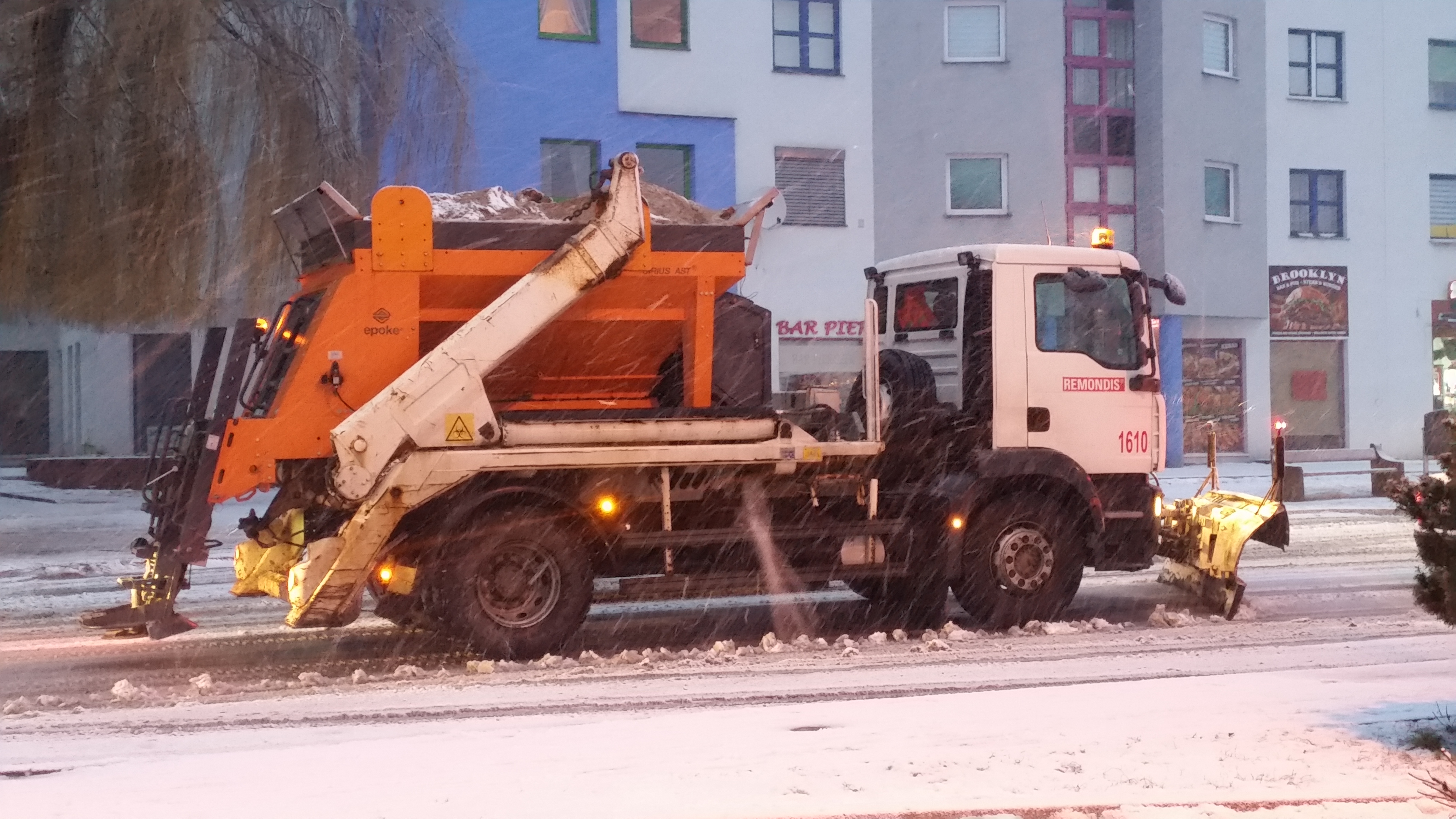 Trudne warunki pogodowe w nocy i nad ranem