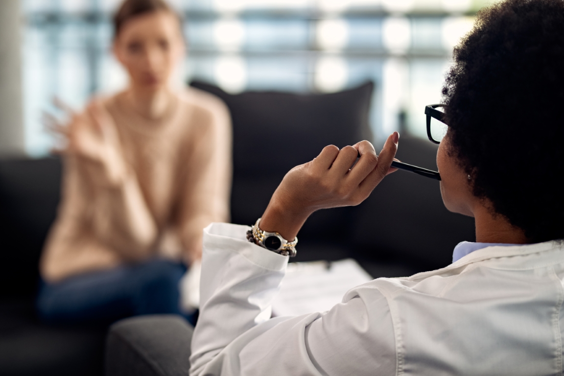 Chcesz wspierać wymiar sprawiedliwości wiedzą o ludzkich zachowaniach? Wybierz studia licencjackie z psychologii sądowej!