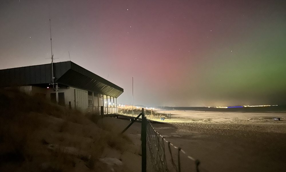 Zorza polarna nad Świnoujściem. Niezwykłe zjawisko rozświetliło nocne niebo