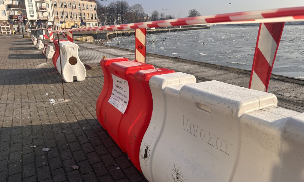 Zabezpieczono zapadlisko na nabrzeżu