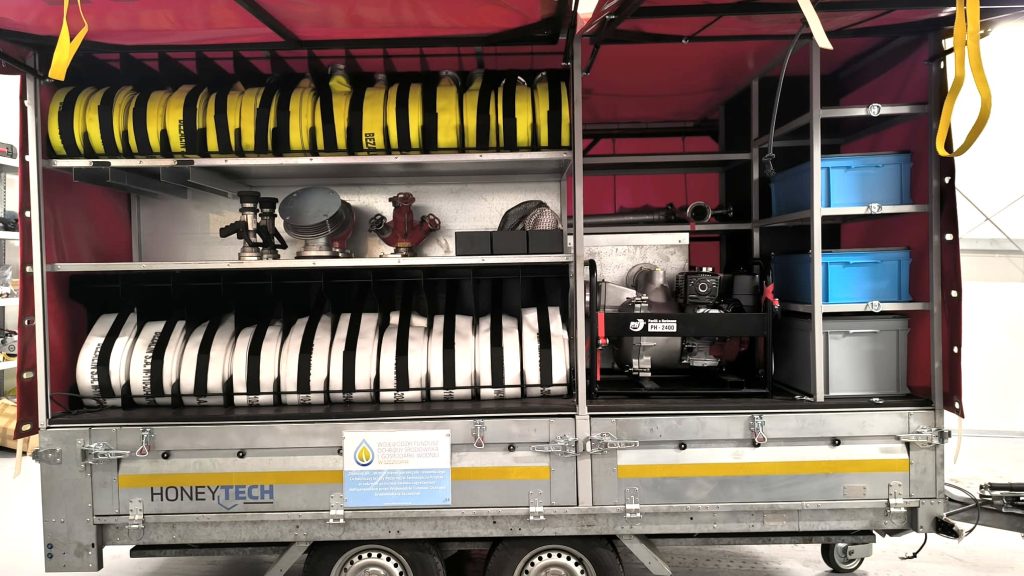 Kilometr węży na nowej przyczepie. OSP Przytór ze wsparciem