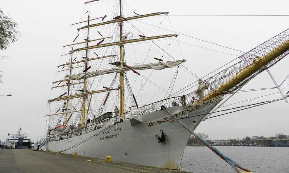 3015 metrów kwadratowych żagli zawinie do Świnoujścia