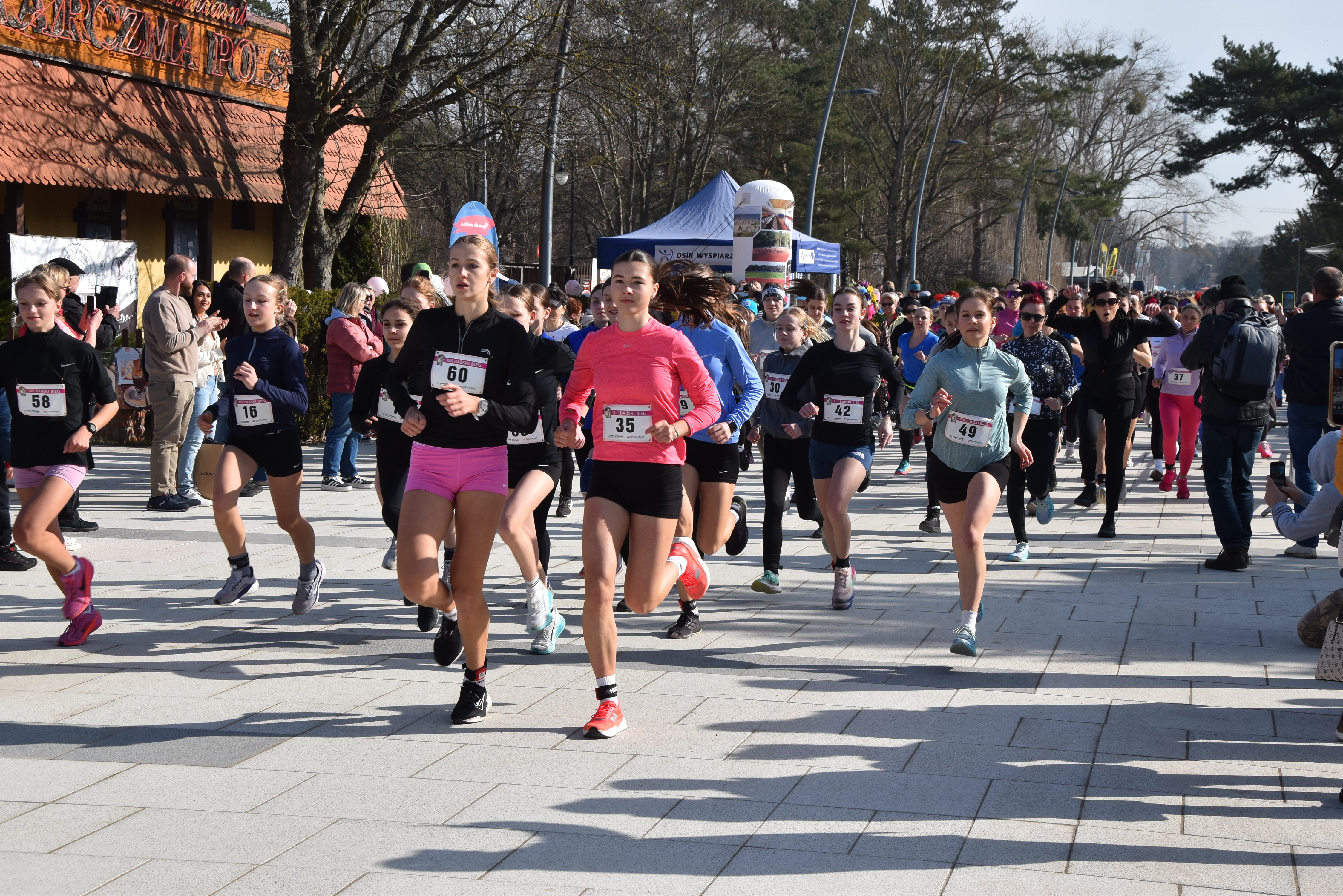 Aktywnie i z uśmiechem. Babski Bieg na świnoujskiej promenadzie