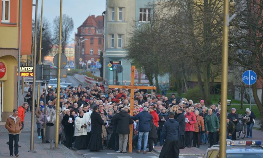 Droga Krzyżowa przejdzie ulicami miasta. Wierni wyruszą wspólnie w modlitwie