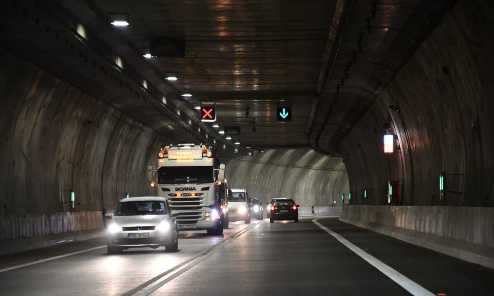 Pracowite noce w tunelu