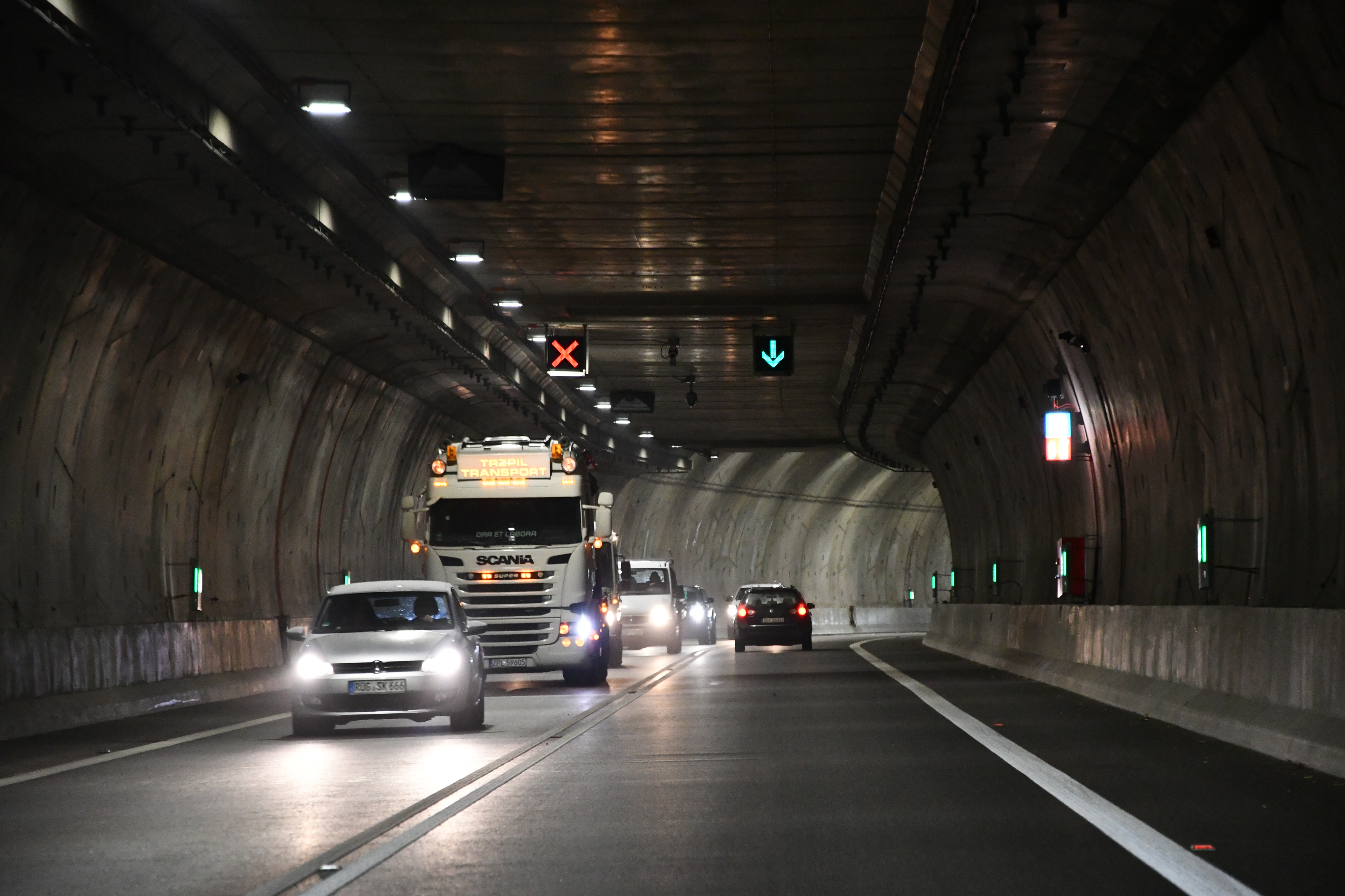 Pracowite noce w tunelu