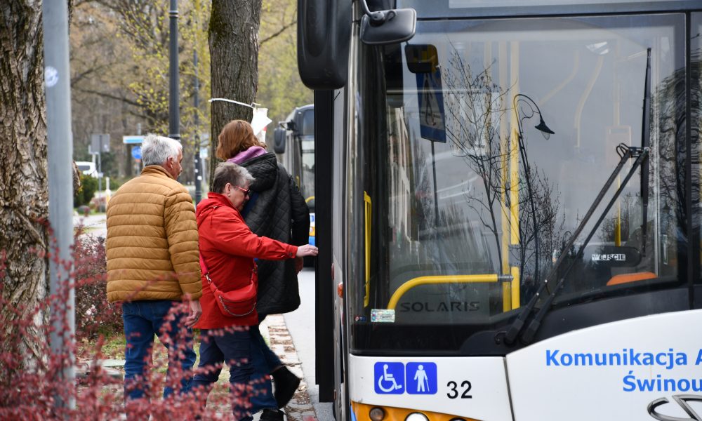 Mieszkańcy wracają do autobusów