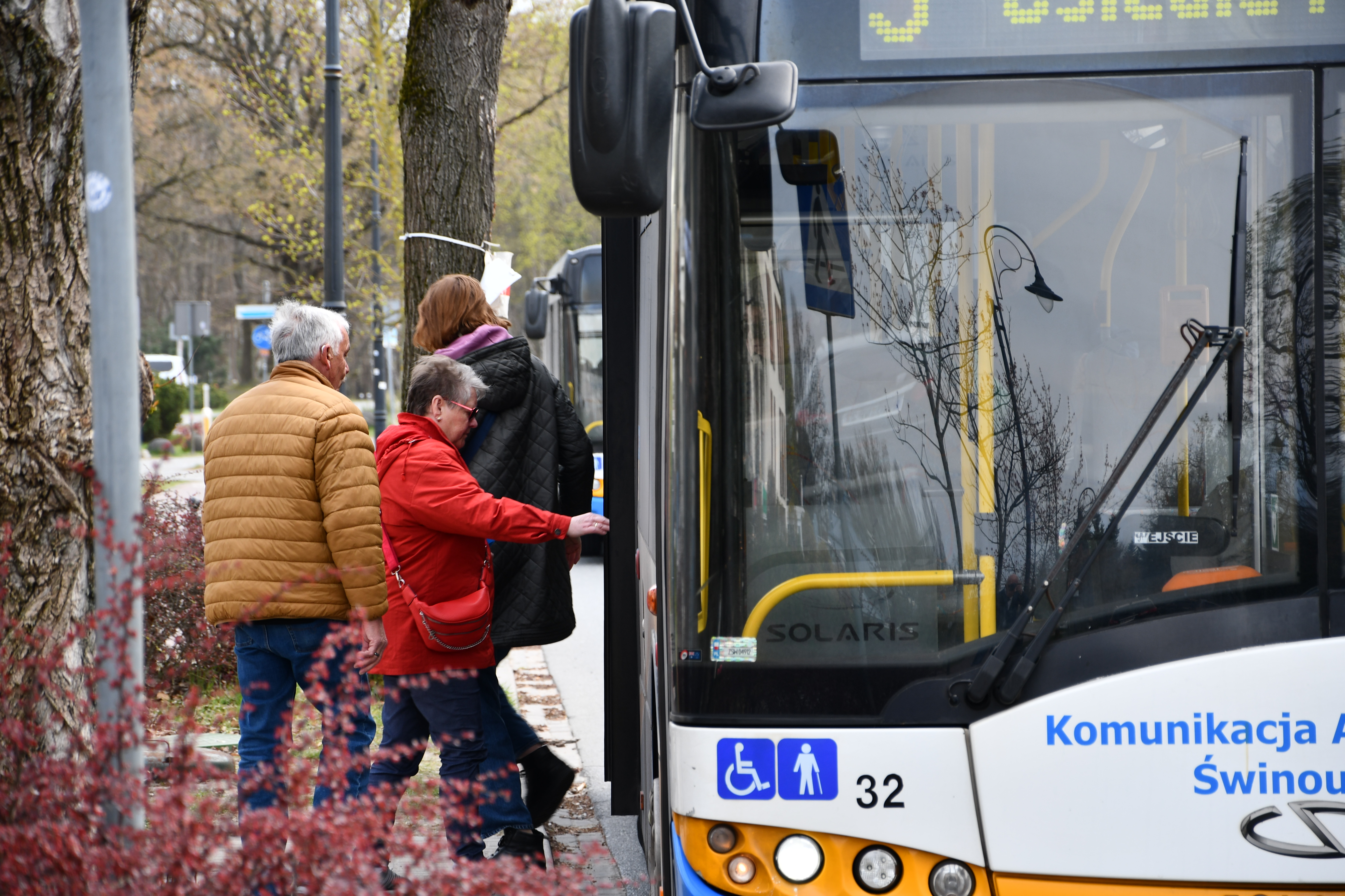 Mieszkańcy wracają do autobusów