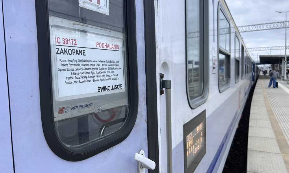 Pociąg „Podhalanin” spóźniony o 263 minuty. Problemy na sieci trakcyjnej