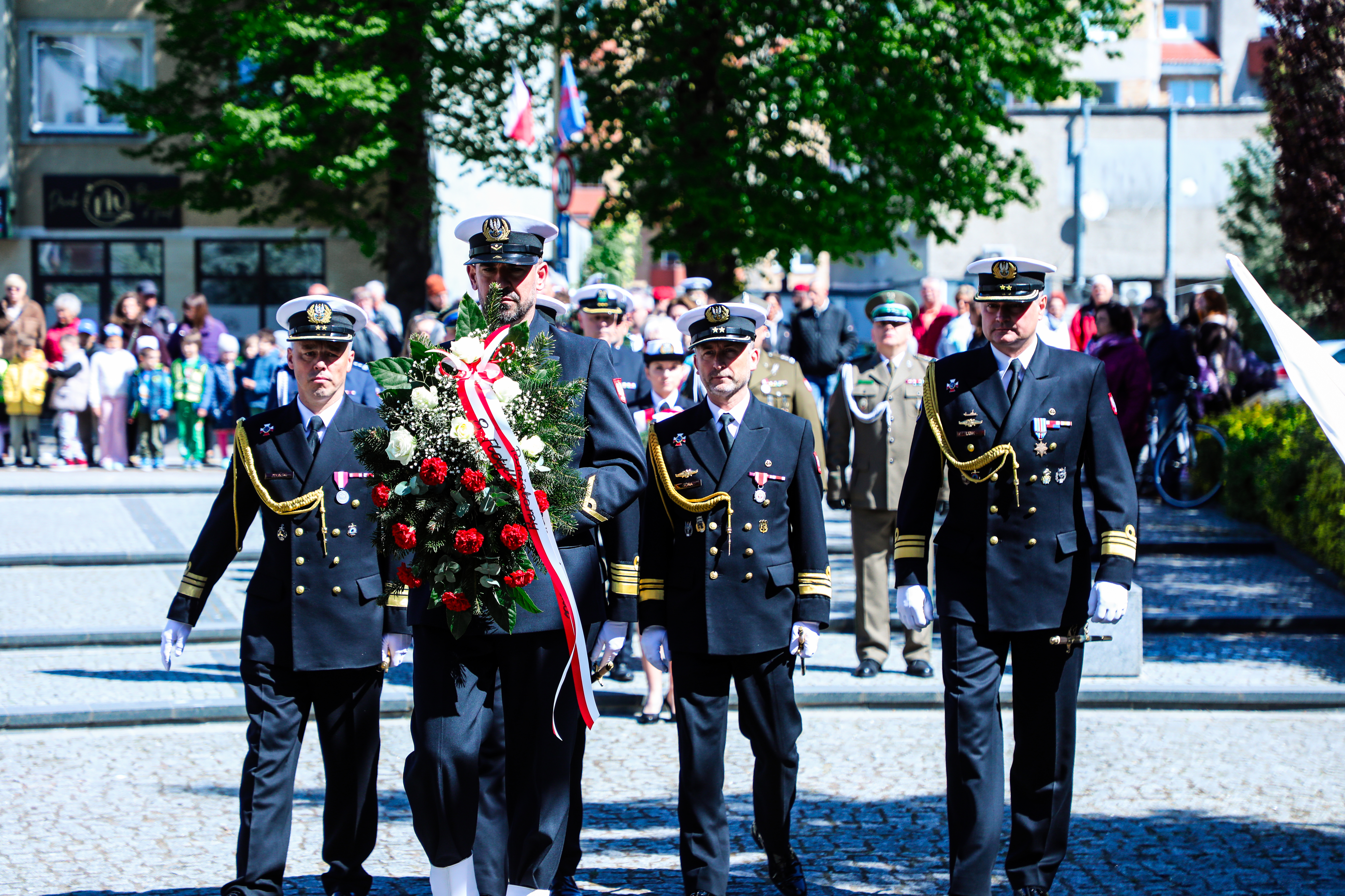 Świnoujście pamięta o zakończeniu II wojny światowej. Marynarze oddali hołd bohaterom