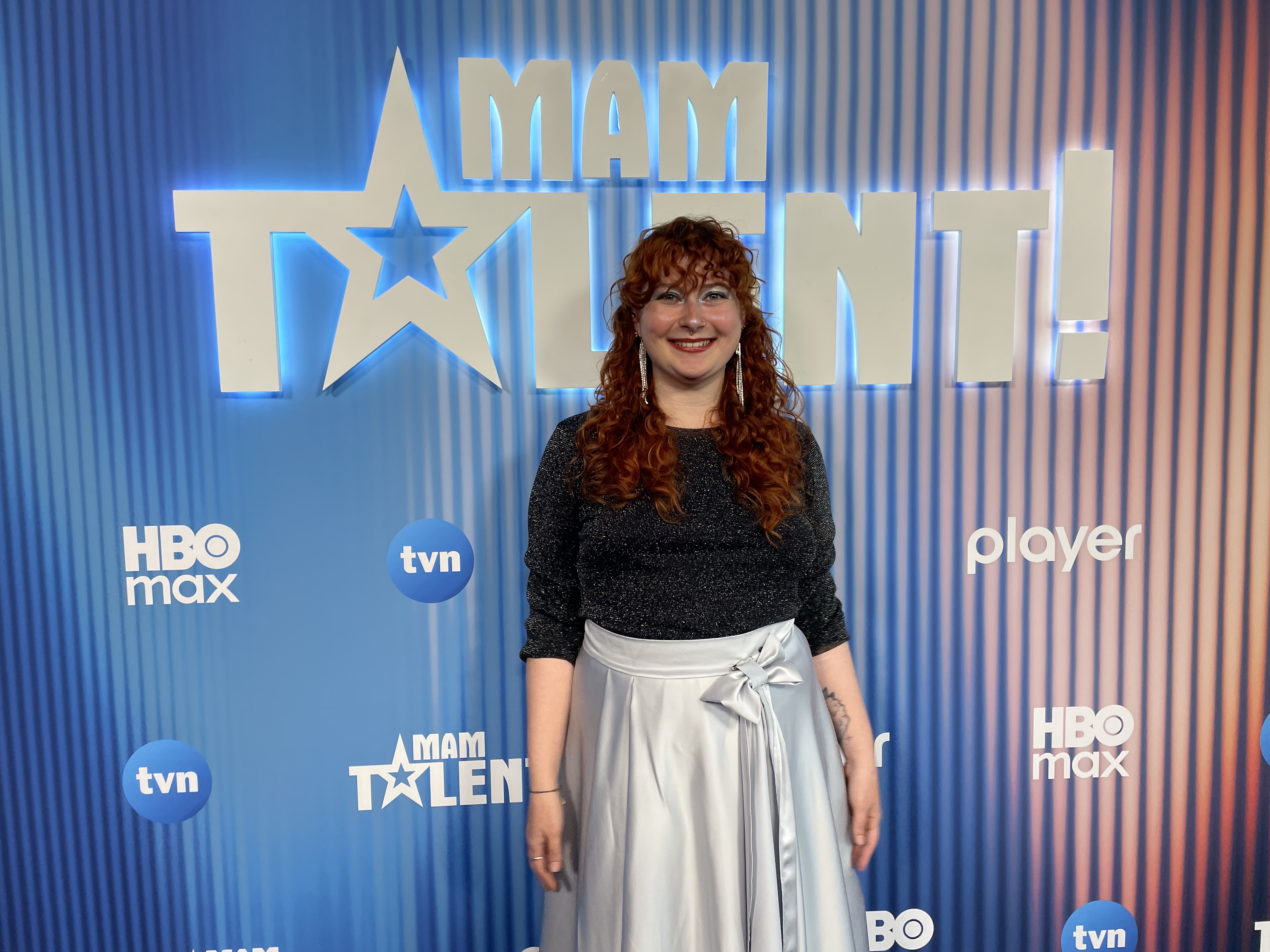 Świnoujście trzyma kciuki! Historia wokalistki, która zaczęła tutaj – i dziś jest w finale „Mam Talent!