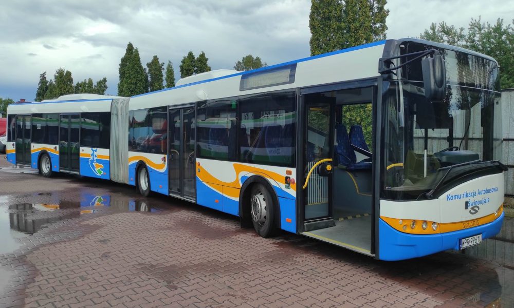 Drugi autobus przegubowy na ulicach Świnoujścia. Tym razem w miejskich barwach