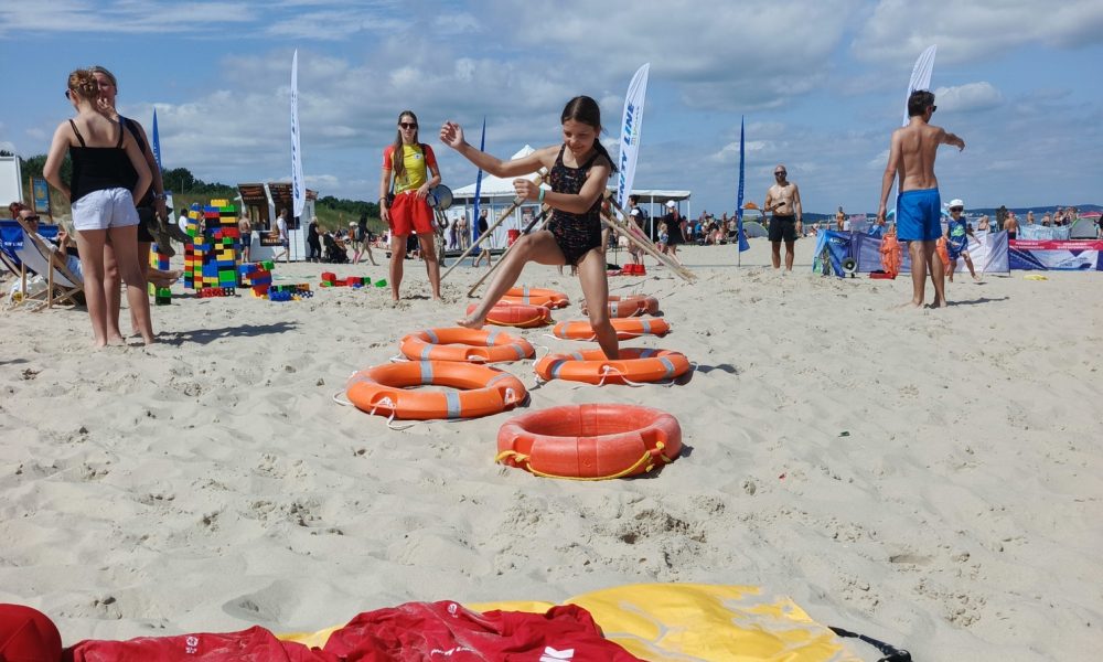 Bezpieczeństwo, zabawa i profilaktyka. Plaża w Świnoujściu znów tętniła życiem