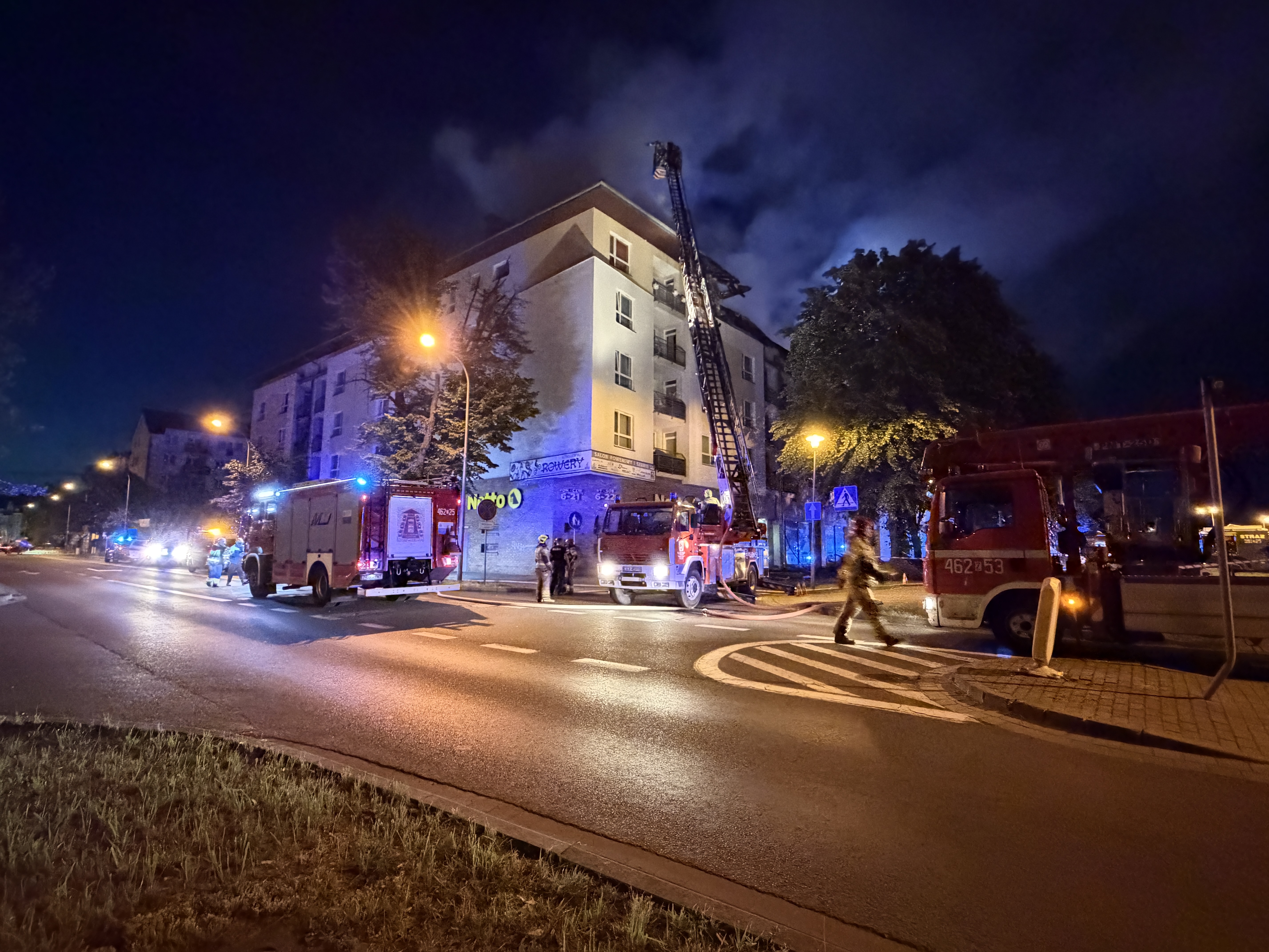 Duży pożar budynku mieszkalnego przy ulicy Rybaki
