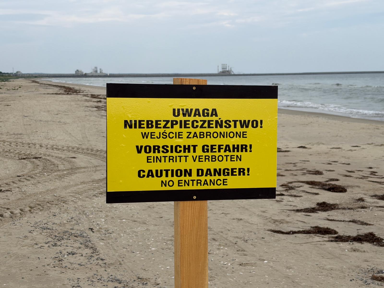 Zgodnie z zapowiedziami. Na plaży stanął płot i tablice ostrzegawcze