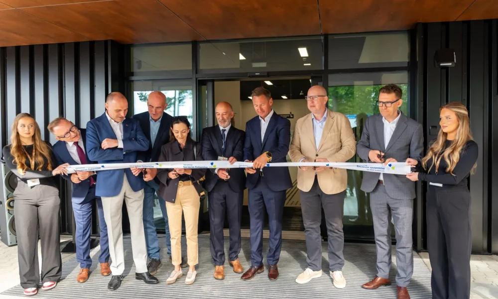 Port Lotniczy Szczecin z tymczasową halą przylotów. Nowoczesny terminal za dwa lata