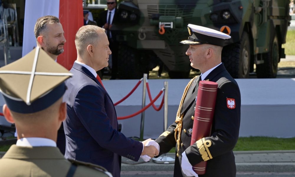 Dowódca 8 Flotylli Obrony Wybrzeża z awansem na kontradmirała