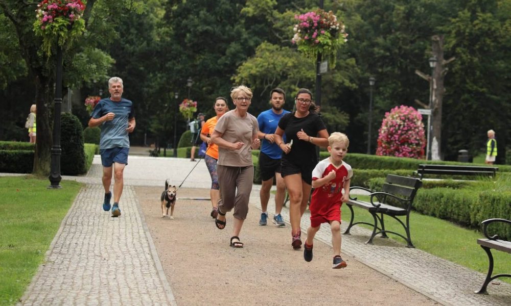 Wakacyjna atmosfera i sportowe emocje na 458. parkrunie w Świnoujściu