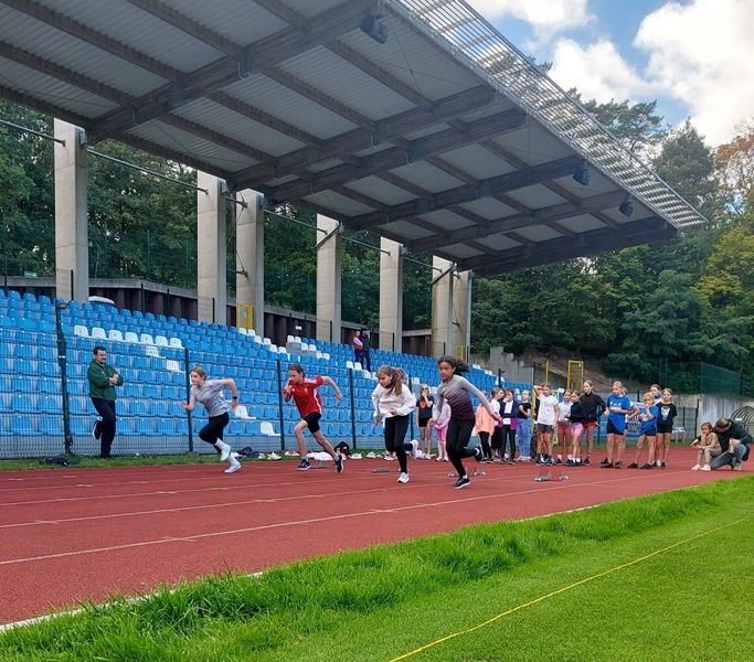 Czwartki Lekkoatletyczne wróciły na stadion. Młodzi świnoujścianie walczą o finał w Łodzi
