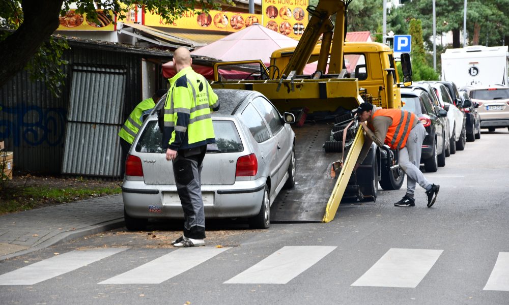 Wraki znikają ze Świnoujścia. Straż Miejska usuwa porzucone samochody