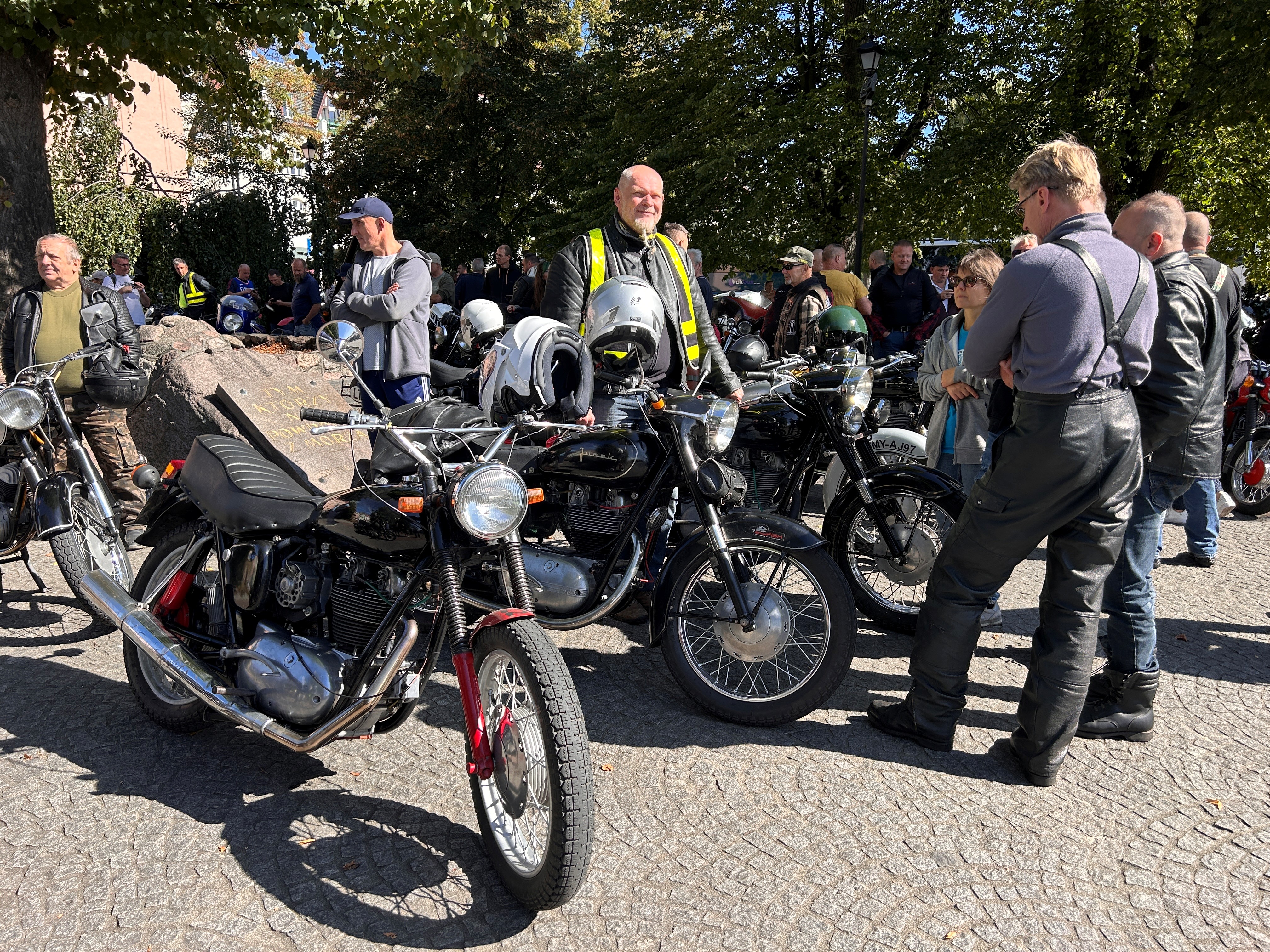 Ryk silników, zapach benzyny i 70 lat historii. Junaki opanują wyspy