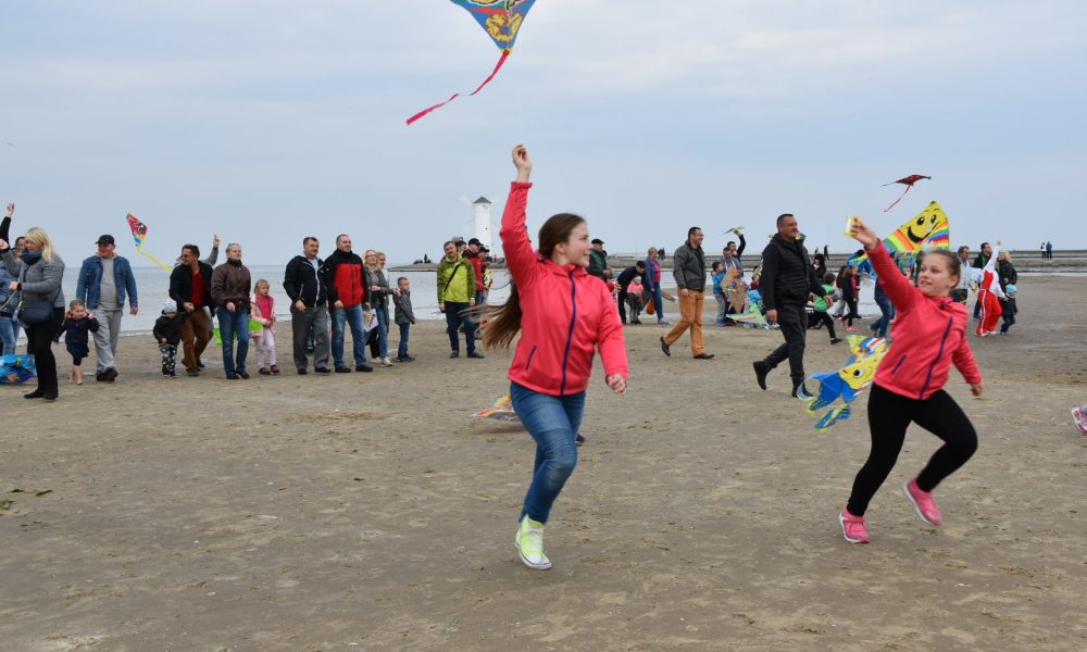 Latawce znów poszybują nad świnoujską plażą