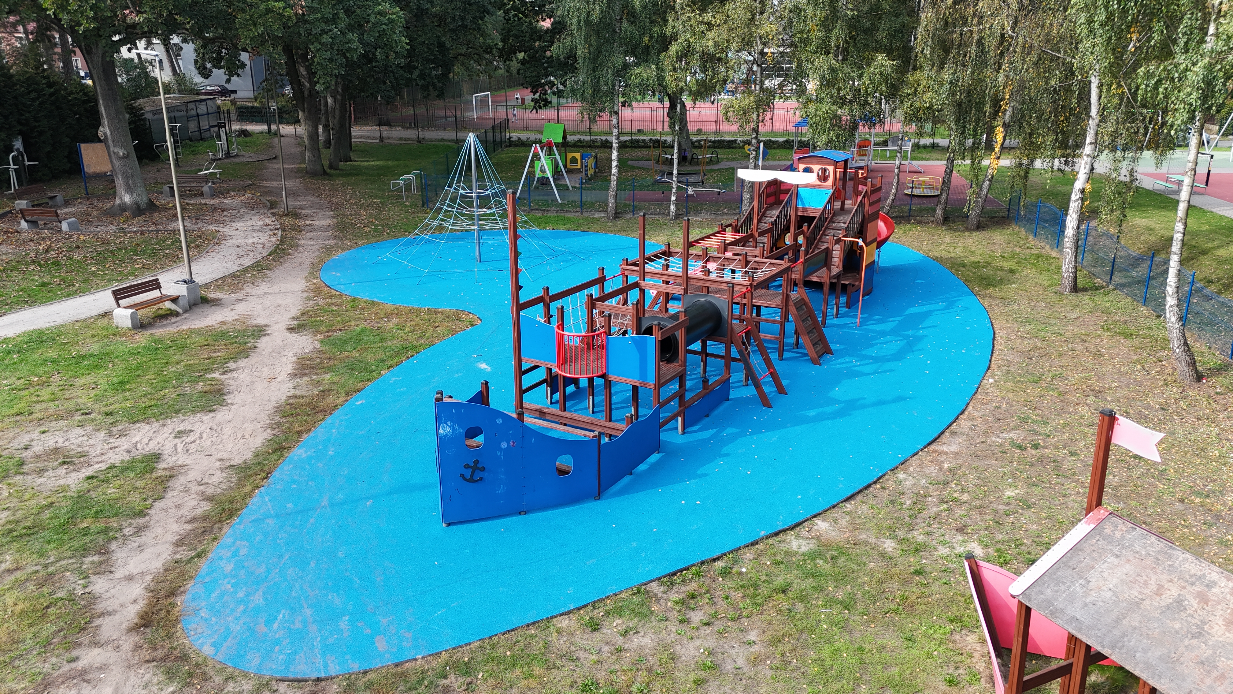 Piracka Przygoda po modernizacji. Plac zabaw na Warszowie zyskał nową nawierzchnię