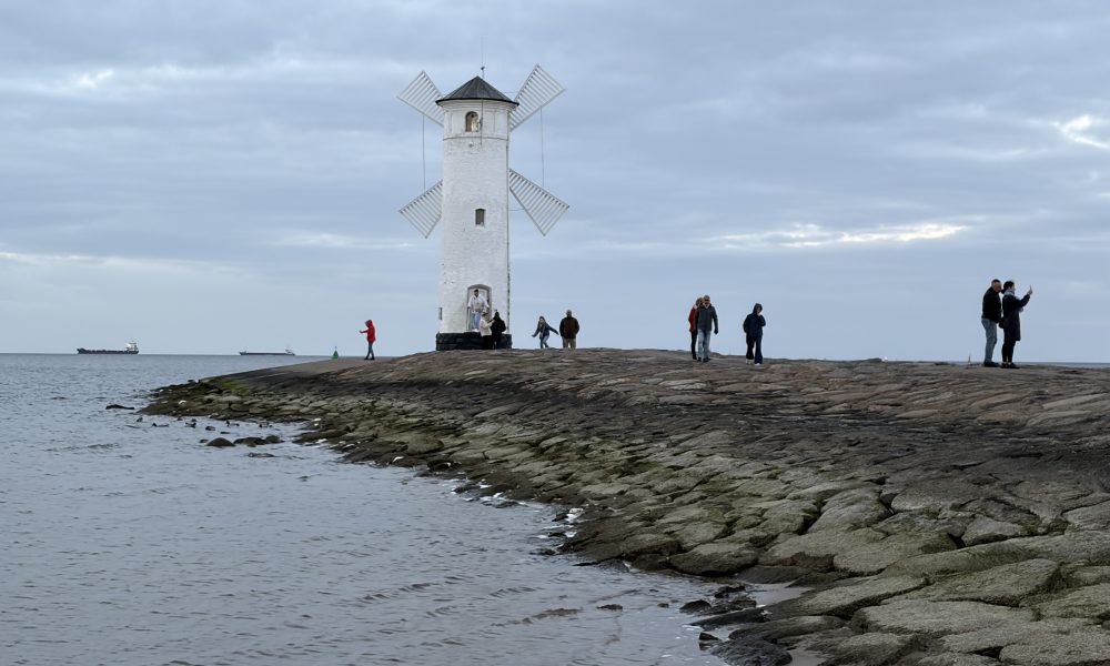 Morze cofnęło się w Świnoujściu. Przy Stawie Młyny odsłoniła się plaża