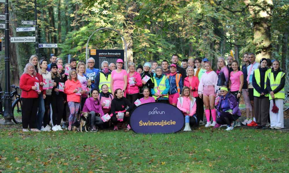 Różowy parkrun w Świnoujściu. 48 osób pobiegło z ważnym przesłaniem